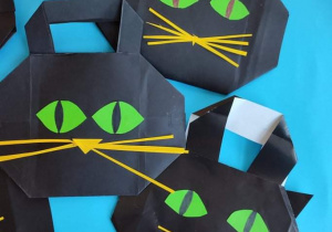 Torebki na słodkie smakołyki halloweenowe w kształcie dyni, kotka i duszka. Technika pracy to origami.