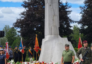 Miejskie obchody 83 rocznicy wybuchu II wojny światowej przed pomnikiem chwały żołnierzy Armii Łódź w parku Helenów.