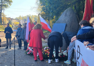 Uroczystości pod pomnikiem ofiar egzekucji okresu hitlerowskiego i stalinowskiego.