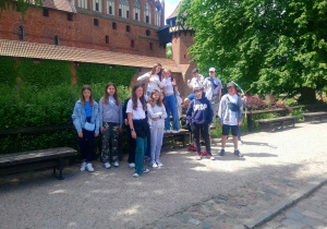 Uczniowie klasy 5b podczas wycieczki turystyczno-krajoznawczej.