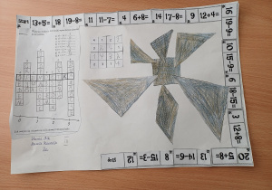 Uczniowie pracujący w parach podczas konkursu Matematyczne Duety.