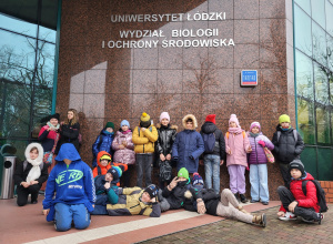 Klasa 4b na lekcji biologii w Katedrze Biofizyki Ogólnej na Uniwersytecie Łódzkim.