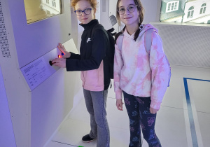 Uczniowie klas czwartych w Centrum Komiksu i Narracji Interaktywnej w EC1 w Łodzi.
