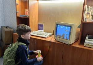 Uczniowie klas czwartych w Centrum Komiksu i Narracji Interaktywnej w EC1 w Łodzi.