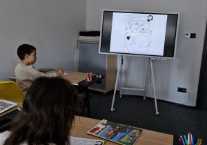 Uczniowie klas czwartych w Centrum Komiksu i Narracji Interaktywnej w EC1 w Łodzi.