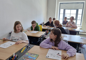 Uczniowie klas czwartych w Centrum Komiksu i Narracji Interaktywnej w EC1 w Łodzi.