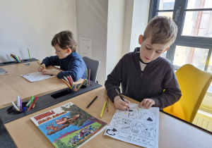 Uczniowie klas czwartych w Centrum Komiksu i Narracji Interaktywnej w EC1 w Łodzi.