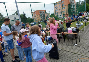 Uczestnicy Pikniku Rodzinnego S.P.6