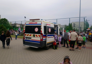 Uczestnicy Pikniku Rodzinnego S.P.6