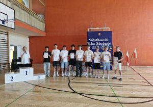 PODSUMOWANIE WYDARZEŃ SPORTOWYCH W ROKU SZKOLNYM 2024/2025 NA UROCZYSTYM APELU.