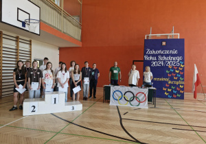 PODSUMOWANIE WYDARZEŃ SPORTOWYCH W ROKU SZKOLNYM 2024/2025 NA UROCZYSTYM APELU.