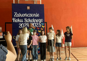 PODSUMOWANIE WYDARZEŃ SPORTOWYCH W ROKU SZKOLNYM 2024/2025 NA UROCZYSTYM APELU.