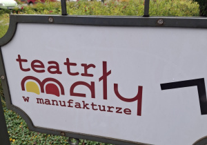 Uczniowie klas 8a i 8b w Teatrze Małym.