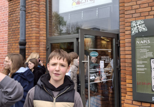 Uczniowie klas 8a i 8b w Teatrze Małym.