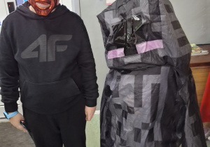 Zabawa uczniów w klimacie jesiennym.