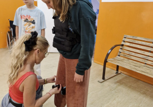 Uczniowie uczestniczący w warsztatach "Dostępność bez ściemy".