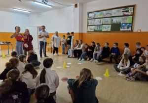 Uczniowie uczestniczący w warsztatach "Dostępność bez ściemy".