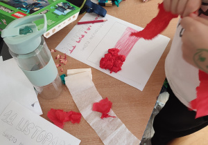 Prace plastyczne związane z 11 listopada.