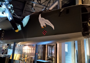 Uczniowie klas siódmych na wycieczce w Warszawie.