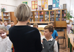 Pasowanie na czytelników biblioteki szkolnej.