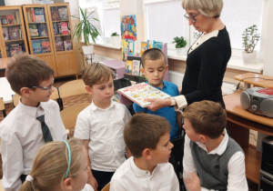 Pasowanie na czytelników biblioteki szkolnej.