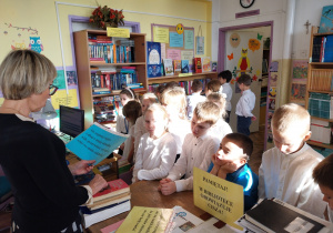 Pasowanie na czytelników biblioteki szkolnej.