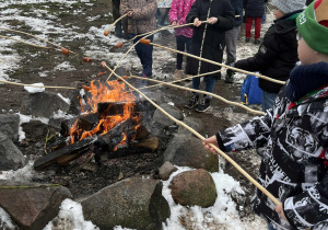 Dzieci z klasy 2a i 2b w Kłóbce.