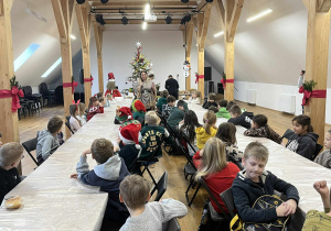 Dzieci z klasy 2a i 2b w Kłóbce.