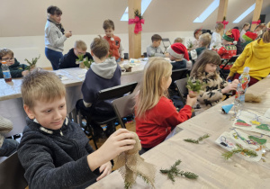 Dzieci z klasy 2a i 2b w Kłóbce.