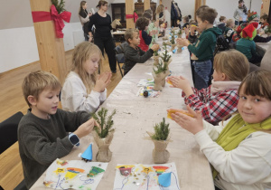 Dzieci z klasy 2a i 2b w Kłóbce.