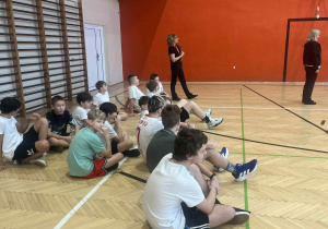 Szkolny konkurs rzutów do kosza.