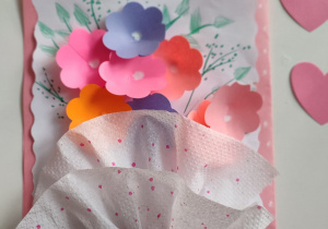 Prace plastyczne wykonane przez dzieci z okazji Dnia Babci i Dziadka.