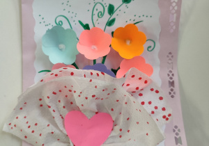 Prace plastyczne wykonane przez dzieci z okazji Dnia Babci i Dziadka.