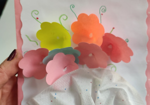 Prace plastyczne wykonane przez dzieci z okazji Dnia Babci i Dziadka.