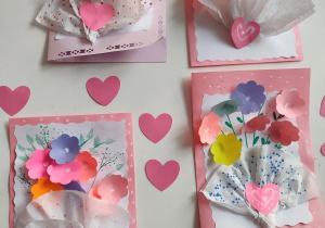 Prace plastyczne wykonane przez dzieci z okazji Dnia Babci i Dziadka.