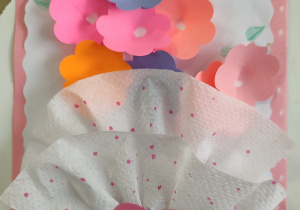 Prace plastyczne wykonane przez dzieci z okazji Dnia Babci i Dziadka.