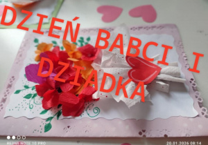 Prace plastyczne wykonane przez dzieci z okazji Dnia Babci i Dziadka.