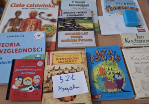 Kiermasz przygotowany przez uczniów i rodziców naszej szkoły.