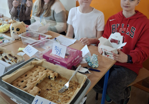 Kiermasz przygotowany przez uczniów i rodziców naszej szkoły.