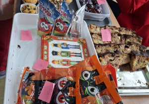 Kiermasz przygotowany przez uczniów i rodziców naszej szkoły.