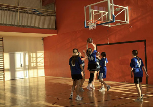 Reprezentacja naszej szkoły w koszykówce w walce o finał.