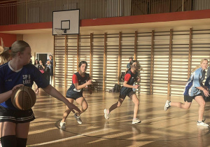 Reprezentacja naszej szkoły w koszykówce w walce o finał.