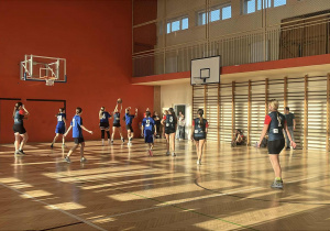 Reprezentacja naszej szkoły w koszykówce w walce o finał.