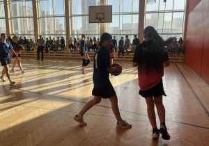 Reprezentacja naszej szkoły w koszykówce w walce o finał.