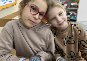 Warsztaty plastyczne prowadzone przez nauczycieli świetlicy szkolnej.