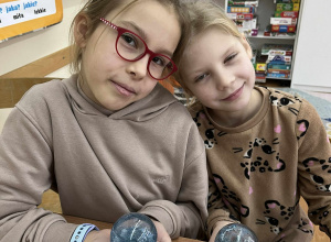 Warsztaty plastyczne prowadzone przez nauczycieli świetlicy szkolnej.