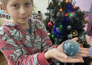 Warsztaty plastyczne prowadzone przez nauczycieli świetlicy szkolnej.