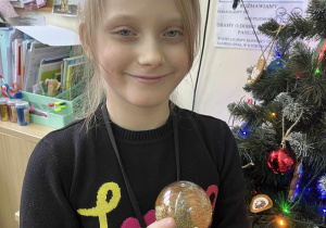 Warsztaty plastyczne prowadzone przez nauczycieli świetlicy szkolnej.