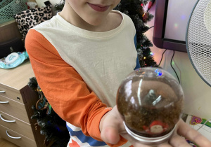 Warsztaty plastyczne prowadzone przez nauczycieli świetlicy szkolnej.