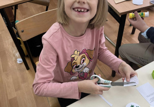 Warsztaty plastyczne prowadzone przez nauczycieli świetlicy szkolnej.